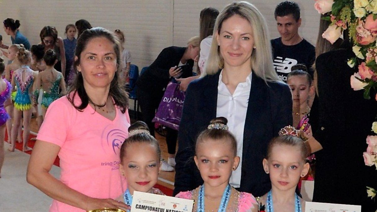 Foto Gimnaste De La Cs Victoria Cump Na Medaliate La Campionatul